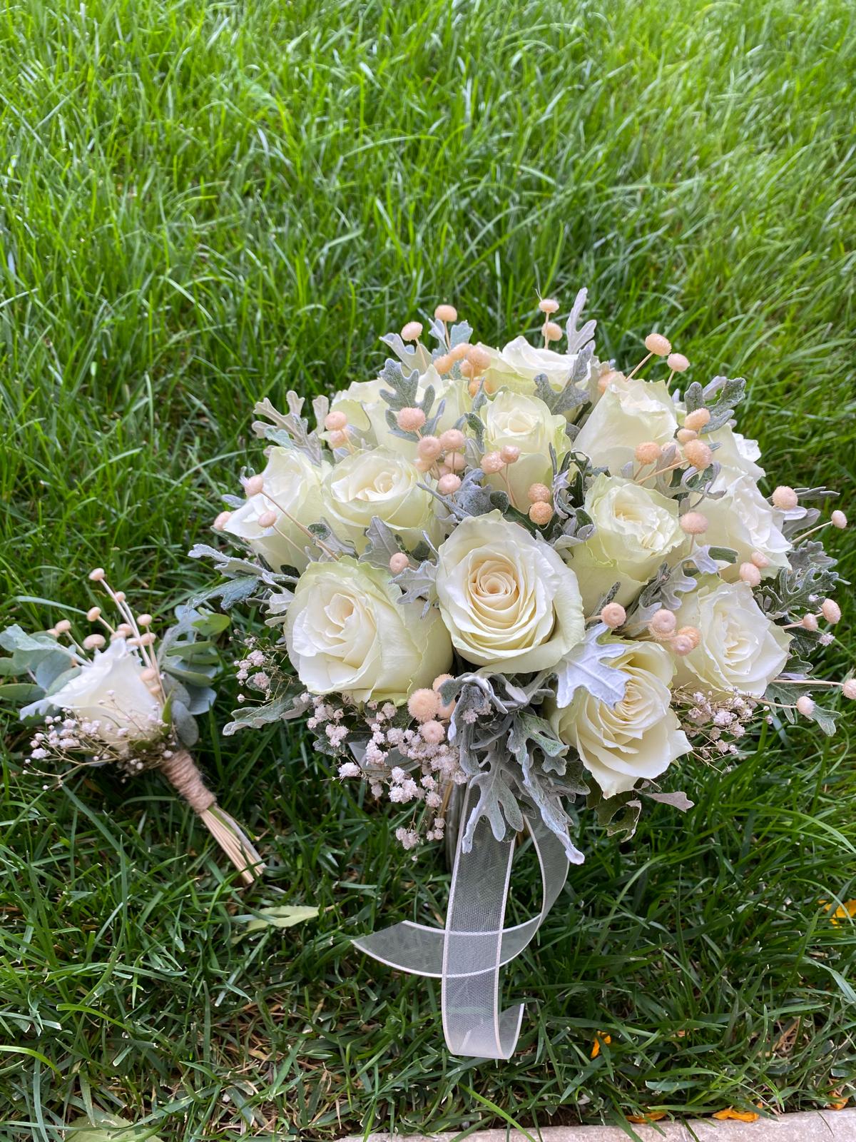 Beyaz Gül Gelin Buketi